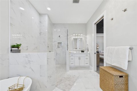 House in Indialantic, Florida 7 bedrooms, 426.7 sq.m. № 1654970 - photo 23