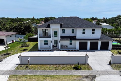 House in Indialantic, Florida 7 bedrooms, 426.7 sq.m. № 1654970 - photo 2