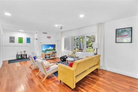 Villa ou maison à vendre à Miami Shores, Floride: 3 chambres, 149.48 m2 № 1973893 - photo 13