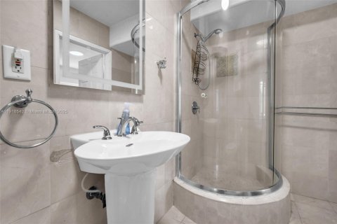 Villa ou maison à vendre à Miami Shores, Floride: 3 chambres, 149.48 m2 № 1973893 - photo 28