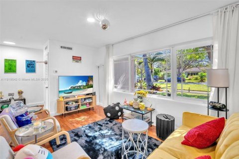 Villa ou maison à vendre à Miami Shores, Floride: 3 chambres, 149.48 m2 № 1973893 - photo 15