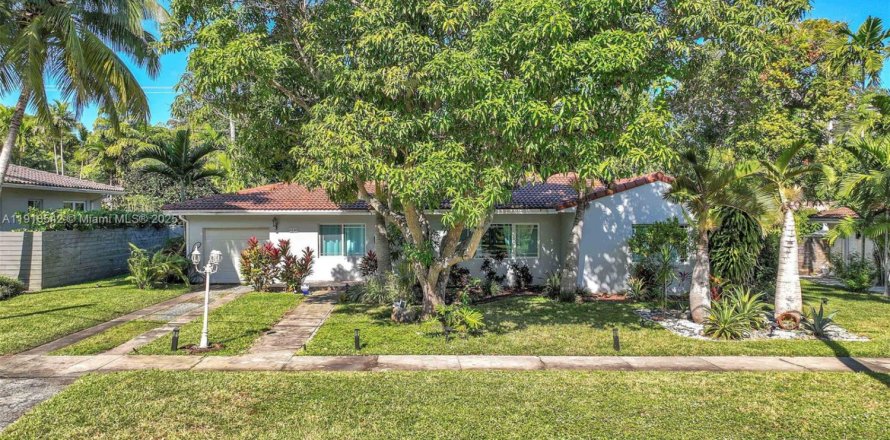 Villa ou maison à Miami Shores, Floride 3 chambres, 149.48 m2 № 1973893