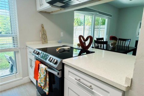 House in Wellington, Florida 2 bedrooms, 122.45 sq.m. № 1992890 - photo 7