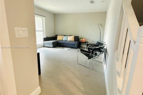 House in Wellington, Florida 2 bedrooms, 122.45 sq.m. № 1992890 - photo 11