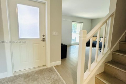 House in Wellington, Florida 2 bedrooms, 122.45 sq.m. № 1992890 - photo 9