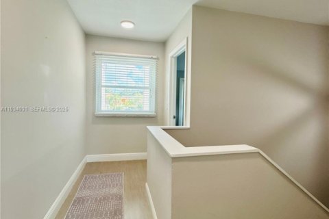 House in Wellington, Florida 2 bedrooms, 122.45 sq.m. № 1992890 - photo 14