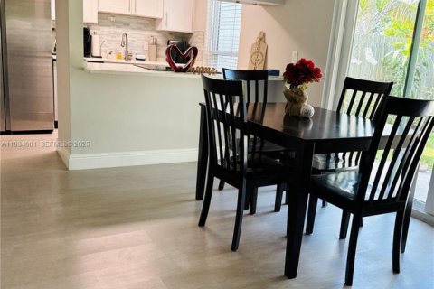 House in Wellington, Florida 2 bedrooms, 122.45 sq.m. № 1992890 - photo 8