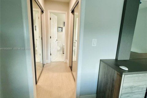 House in Wellington, Florida 2 bedrooms, 122.45 sq.m. № 1992890 - photo 17