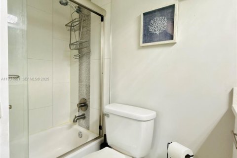 House in Wellington, Florida 2 bedrooms, 122.45 sq.m. № 1992890 - photo 19