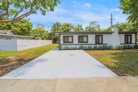 Casa en venta en North Miami, Florida, 3 dormitorios, 145.67 m2 № 1779533 - foto 22