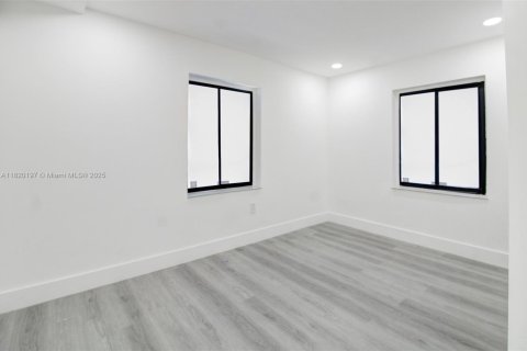 Casa en venta en North Miami, Florida, 3 dormitorios, 145.67 m2 № 1779533 - foto 13