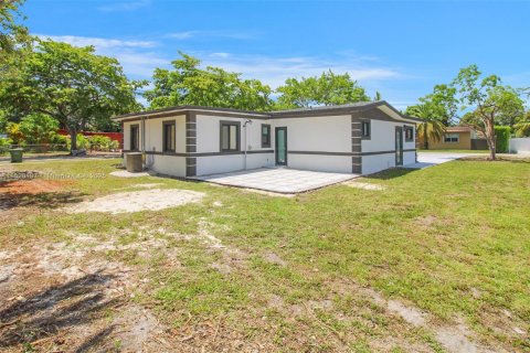 Casa en venta en North Miami, Florida, 3 dormitorios, 145.67 m2 № 1779533 - foto 27