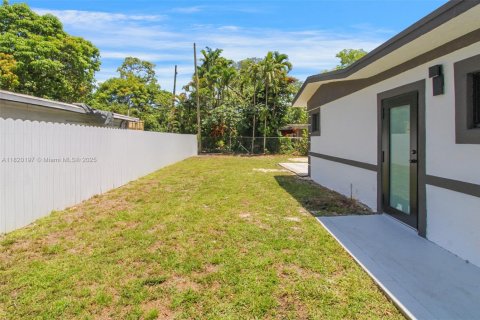 Casa en venta en North Miami, Florida, 3 dormitorios, 145.67 m2 № 1779533 - foto 28