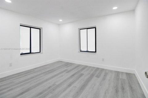Casa en venta en North Miami, Florida, 3 dormitorios, 145.67 m2 № 1779533 - foto 15