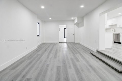 Casa en venta en North Miami, Florida, 3 dormitorios, 145.67 m2 № 1779533 - foto 17