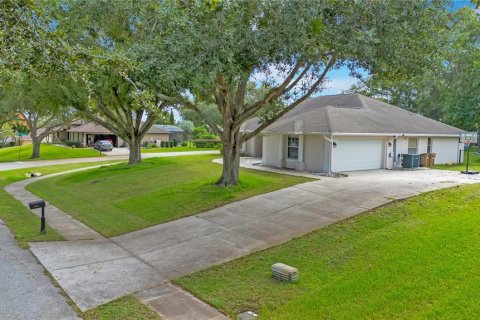 Villa ou maison à vendre à Clermont, Floride: 3 chambres, 158.49 m2 № 2430986 - photo 3