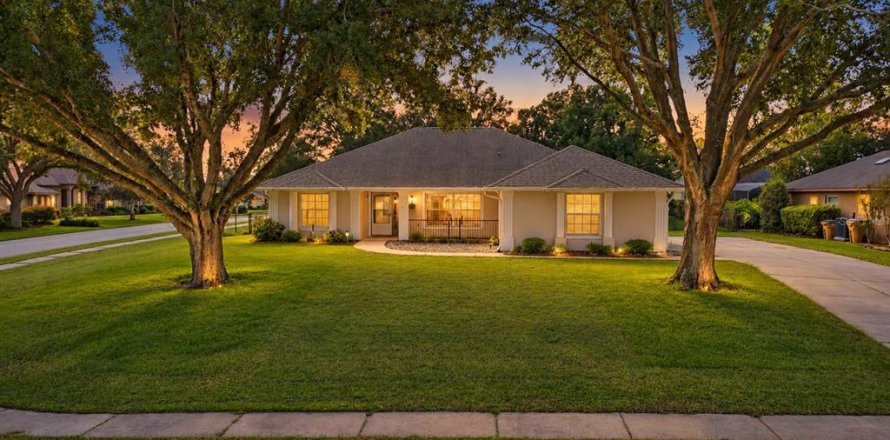 Villa ou maison à Clermont, Floride 3 chambres, 158.49 m2 № 2430986