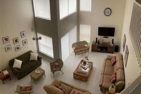 Villa ou maison à vendre à Hollywood, Floride: 4 chambres, 213.68 m2 № 1928334 - photo 22