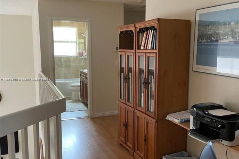 Villa ou maison à vendre à Hollywood, Floride: 4 chambres, 213.68 m2 № 1928334 - photo 15