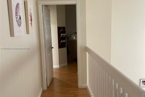 Villa ou maison à vendre à Hollywood, Floride: 4 chambres, 213.68 m2 № 1928334 - photo 17