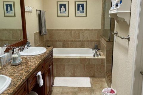 Villa ou maison à vendre à Hollywood, Floride: 4 chambres, 213.68 m2 № 1928334 - photo 4