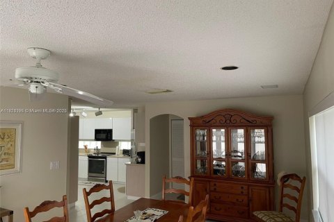 Villa ou maison à vendre à Hollywood, Floride: 4 chambres, 213.68 m2 № 1928334 - photo 20