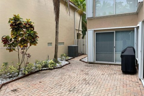 Villa ou maison à vendre à Hollywood, Floride: 4 chambres, 213.68 m2 № 1928334 - photo 3