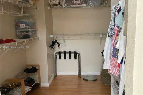 Villa ou maison à vendre à Hollywood, Floride: 4 chambres, 213.68 m2 № 1928334 - photo 5