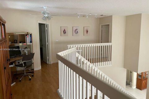 Villa ou maison à vendre à Hollywood, Floride: 4 chambres, 213.68 m2 № 1928334 - photo 16