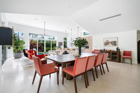 House in Miami Beach, Florida 4 bedrooms, 299.89 sq.m. № 2015267 - photo 6