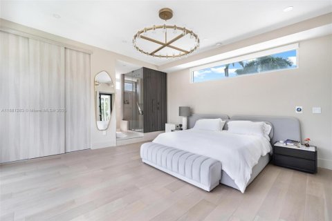 House in Miami Beach, Florida 4 bedrooms, 299.89 sq.m. № 2015267 - photo 22