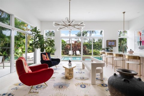 House in Miami Beach, Florida 4 bedrooms, 299.89 sq.m. № 2015267 - photo 4