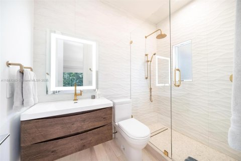 House in Miami Beach, Florida 4 bedrooms, 299.89 sq.m. № 2015267 - photo 29