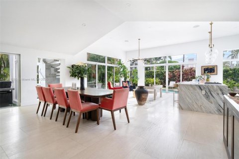 House in Miami Beach, Florida 4 bedrooms, 299.89 sq.m. № 2015267 - photo 7