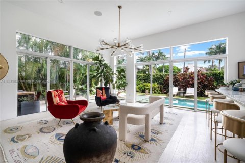 Villa ou maison à Miami Beach, Floride 4 chambres, 299.89 m2 № 2015267