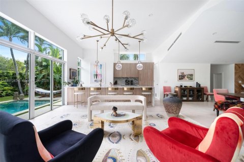 House in Miami Beach, Florida 4 bedrooms, 299.89 sq.m. № 2015267 - photo 3