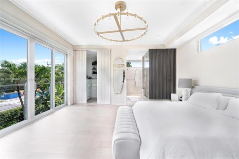 House in Miami Beach, Florida 4 bedrooms, 299.89 sq.m. № 2015267 - photo 23