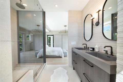 House in Miami Beach, Florida 4 bedrooms, 299.89 sq.m. № 2015267 - photo 25