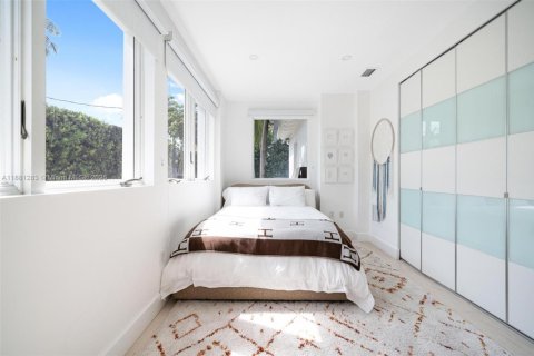 House in Miami Beach, Florida 4 bedrooms, 299.89 sq.m. № 2015267 - photo 30