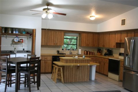 Casa en venta en Tavernier, Florida, 3 dormitorios, 128.21 m2 № 1945733 - foto 2