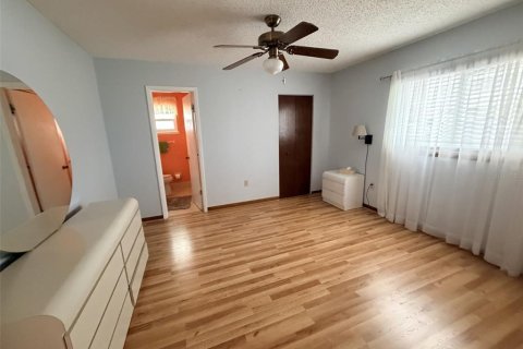 House in Ocala, Florida 3 bedrooms, 135.27 sq.m. № 2400270 - photo 15