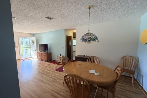 House in Ocala, Florida 3 bedrooms, 135.27 sq.m. № 2400270 - photo 3