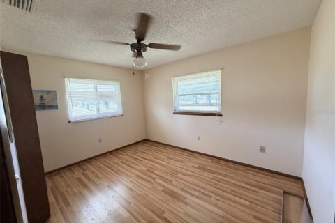 House in Ocala, Florida 3 bedrooms, 135.27 sq.m. № 2400270 - photo 14