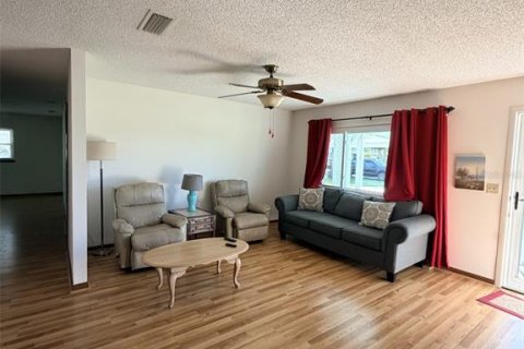 House in Ocala, Florida 3 bedrooms, 135.27 sq.m. № 2400270 - photo 5