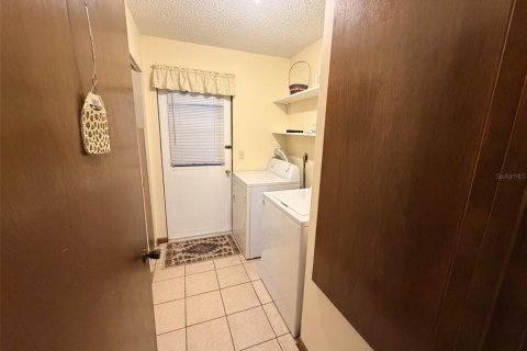 House in Ocala, Florida 3 bedrooms, 135.27 sq.m. № 2400270 - photo 9