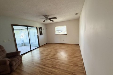 House in Ocala, Florida 3 bedrooms, 135.27 sq.m. № 2400270 - photo 8