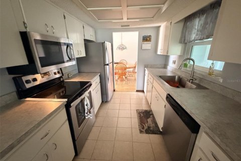 House in Ocala, Florida 3 bedrooms, 135.27 sq.m. № 2400270 - photo 6