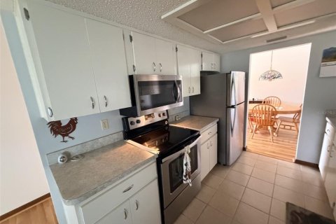 House in Ocala, Florida 3 bedrooms, 135.27 sq.m. № 2400270 - photo 7