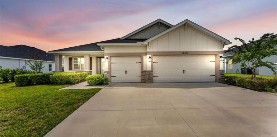 House in Lakeland, Florida 4 bedrooms, 230.77 sq.m. № 2266824