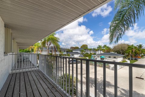 Townhouse in Lantana, Florida 2 bedrooms, 109.25 sq.m. № 2249525 - photo 16